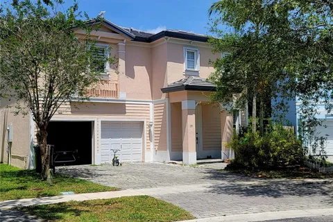 285 NE 32nd Ter, Homestead FL 33033