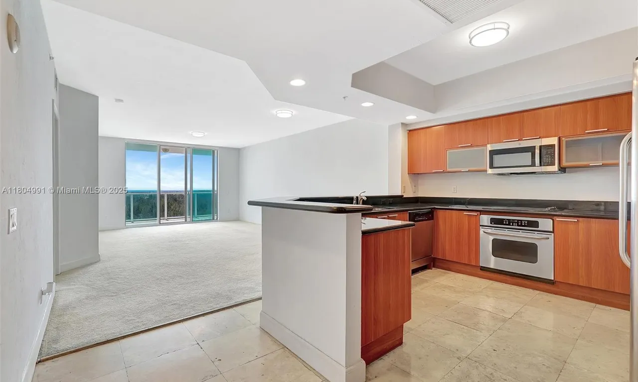 14951 Royal Oaks Ln # 1406, North Miami FL 33181