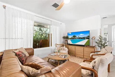 4461 NE 15th Ave, Oakland Park FL 33334