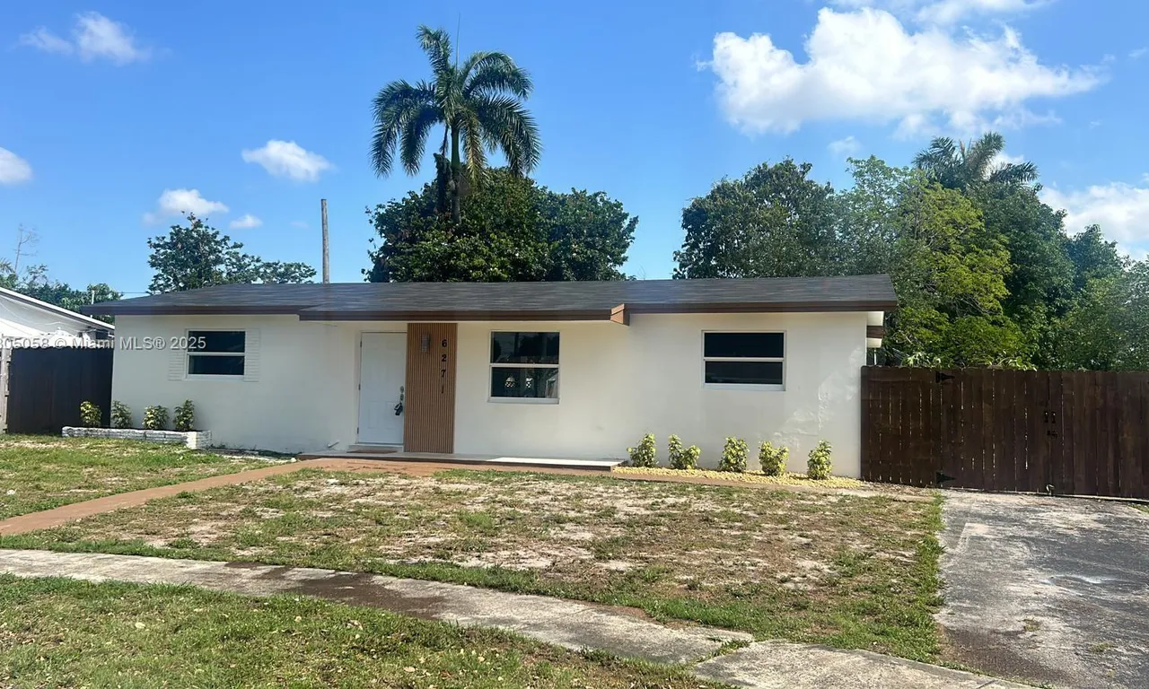 6271 Farragut St, Hollywood FL 33024
