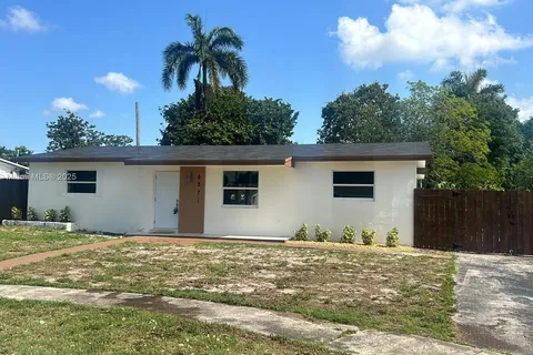 6271 Farragut St, Hollywood FL 33024