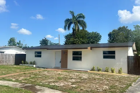 6271 Farragut St, Hollywood FL 33024