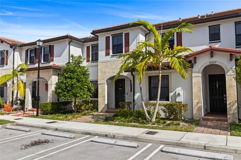 10611 W 33rd Ct, Hialeah FL 33018