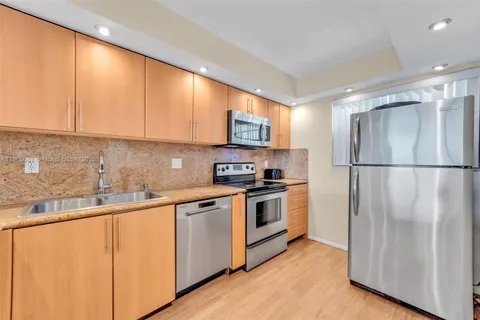 17900 N Bay Rd # 603, Sunny Isles Beach FL 33160