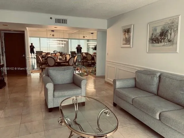 1000 W Island Blvd # 2412, Aventura FL 33160