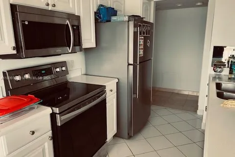 1000 W Island Blvd # 2412, Aventura FL 33160
