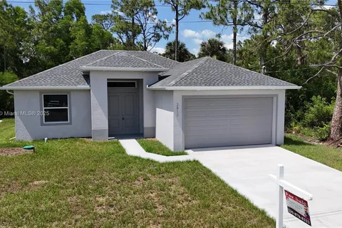 2812 10th St W, Lehigh Acres FL 33971