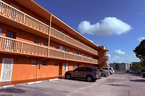 1591 NE Miami Gardens Dr # 203, Miami FL 33179