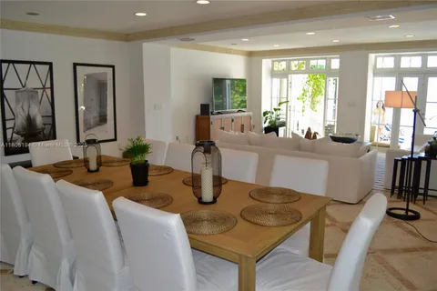 710 S Mashta Dr, Key Biscayne FL 33149