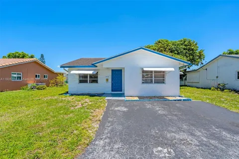 7612 NW 68th Ave, Tamarac FL 33321