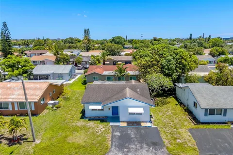 7612 NW 68th Ave, Tamarac FL 33321