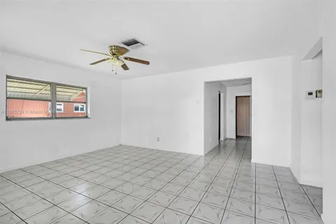 7612 NW 68th Ave, Tamarac FL 33321