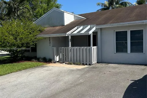 8631 Bridle Path Ct, Davie FL 33328