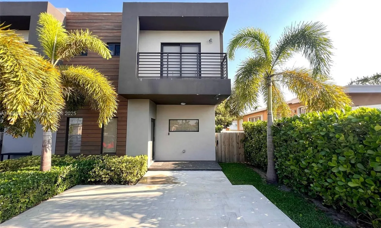 8753 SW 34th St # 1, Miami FL 33165