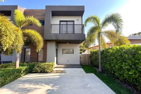 8753 SW 34th St # 1, Miami FL 33165