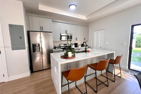 8753 SW 34th St # 1, Miami FL 33165