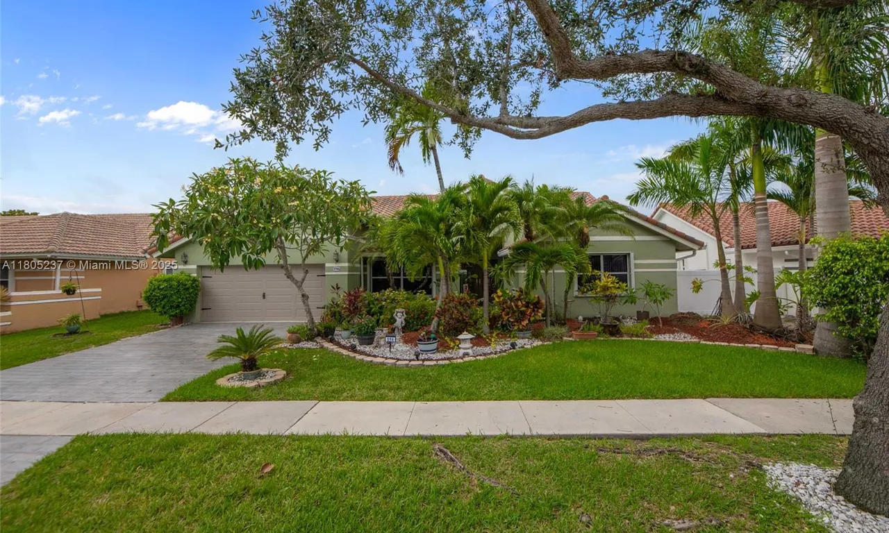596 NW 164th Ave, Pembroke Pines FL 33028