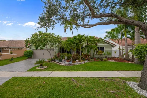 596 NW 164th Ave, Pembroke Pines FL 33028