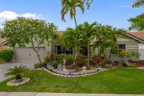 596 NW 164th Ave, Pembroke Pines FL 33028