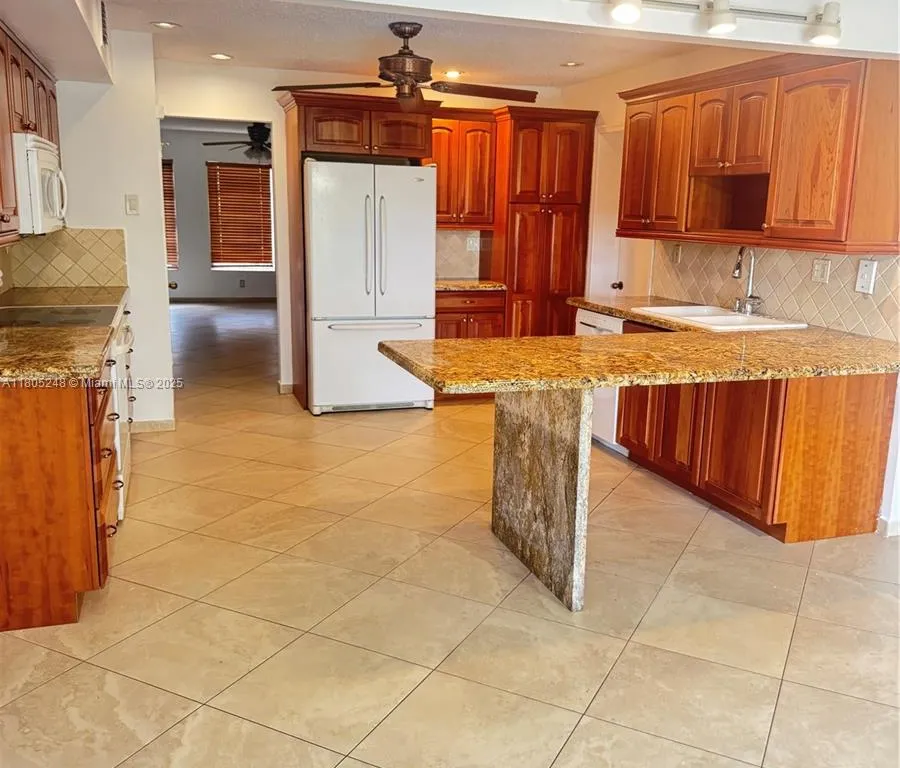 3111 Coral Springs Dr # 215, Coral Springs FL 33065