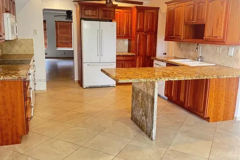 3111 Coral Springs Dr # 215, Coral Springs FL 33065