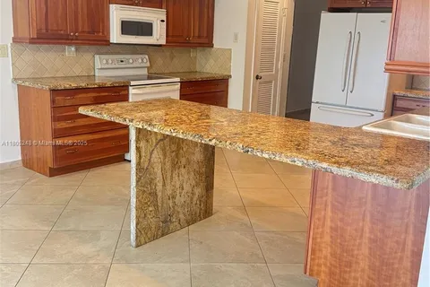 3111 Coral Springs Dr # 215, Coral Springs FL 33065