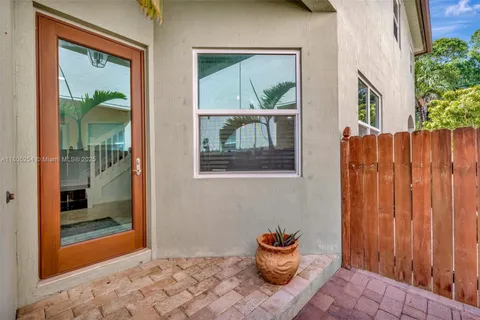 853 SW 11th Ct, Fort Lauderdale FL 33315
