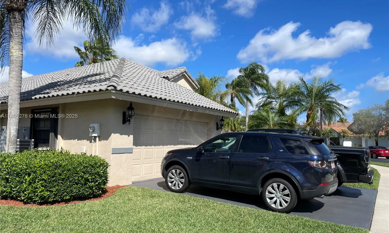 104 Executive Cir, Boynton Beach FL 33436