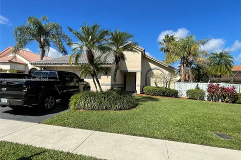 104 Executive Cir, Boynton Beach FL 33436