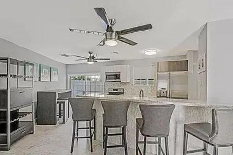 725 SE 14th Ct, Fort Lauderdale FL 33316