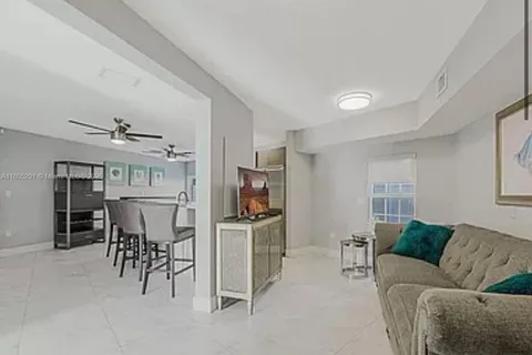 725 SE 14th Ct, Fort Lauderdale FL 33316