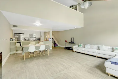 1033 NW 124th Ave, Pembroke Pines FL 33026