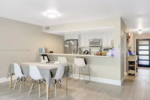 1033 NW 124th Ave, Pembroke Pines FL 33026