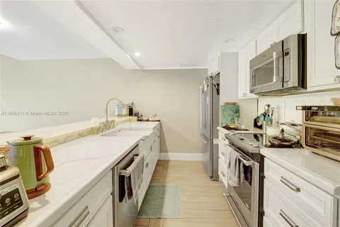 1033 NW 124th Ave, Pembroke Pines FL 33026