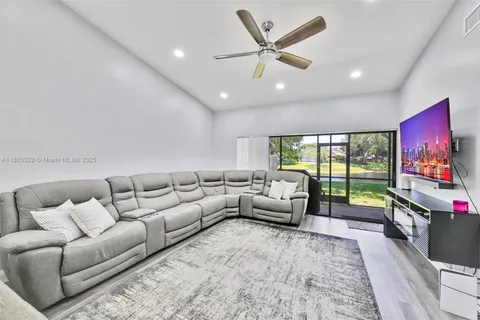 1054 NW 53rd St, Deerfield Beach FL 33064