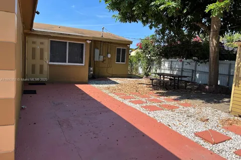 2510 Wiley St # A, Hollywood FL 33020