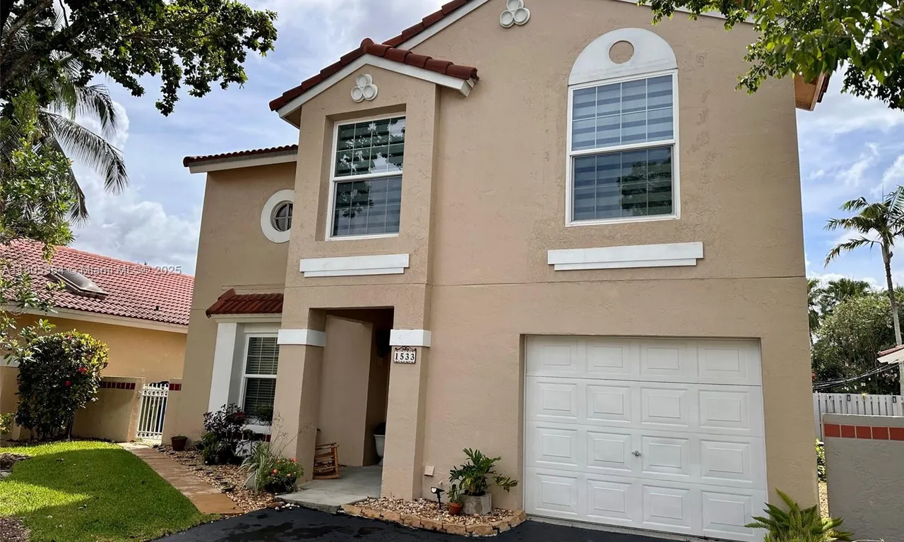 1533 Garden Rd, Weston FL 33326