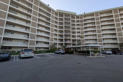 3090 N Course Dr # 708, Pompano Beach FL 33069