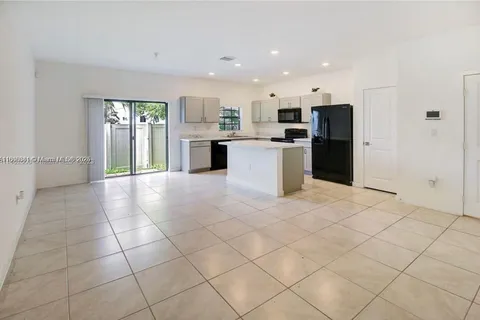 777 SW 11th St, Florida City FL 33034