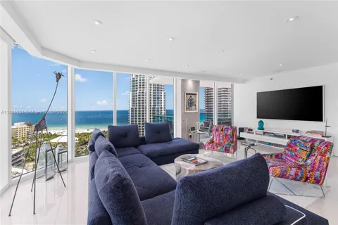 300 S Pointe Dr # 2005, Miami Beach FL 33139