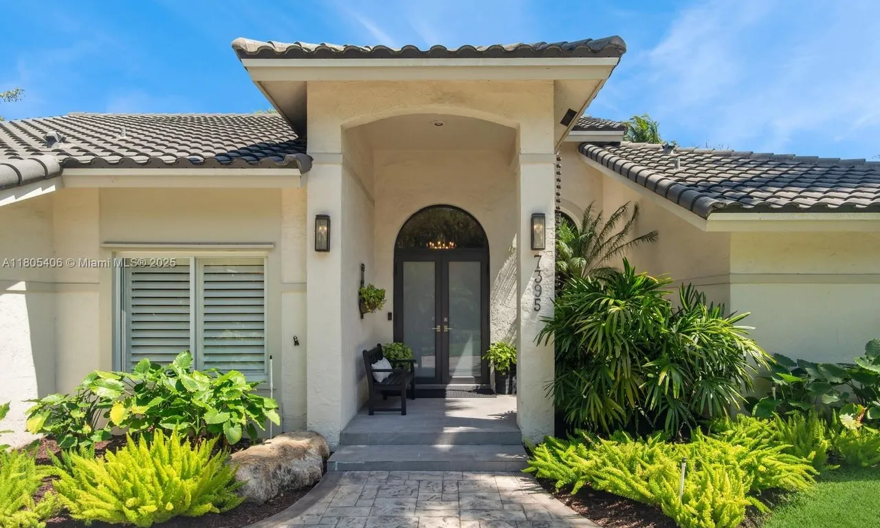 7395 SW 166th St, Palmetto Bay FL 33157