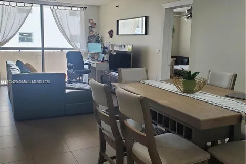 1775 Washington # 4A, Miami Beach FL 33139
