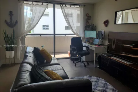 1775 Washington # 4A, Miami Beach FL 33139