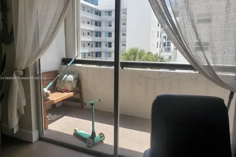 1775 Washington # 4A, Miami Beach FL 33139
