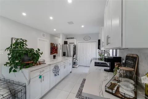 1755 NW 41st St, Miami FL 33142