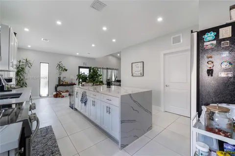 1755 NW 41st St, Miami FL 33142