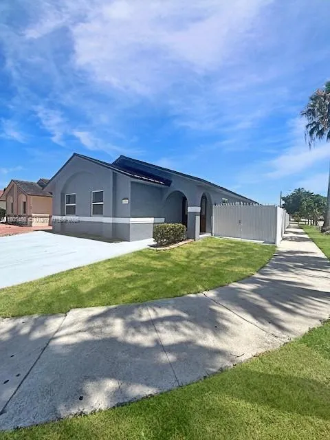 2896 W 73rd St, Hialeah FL 33018