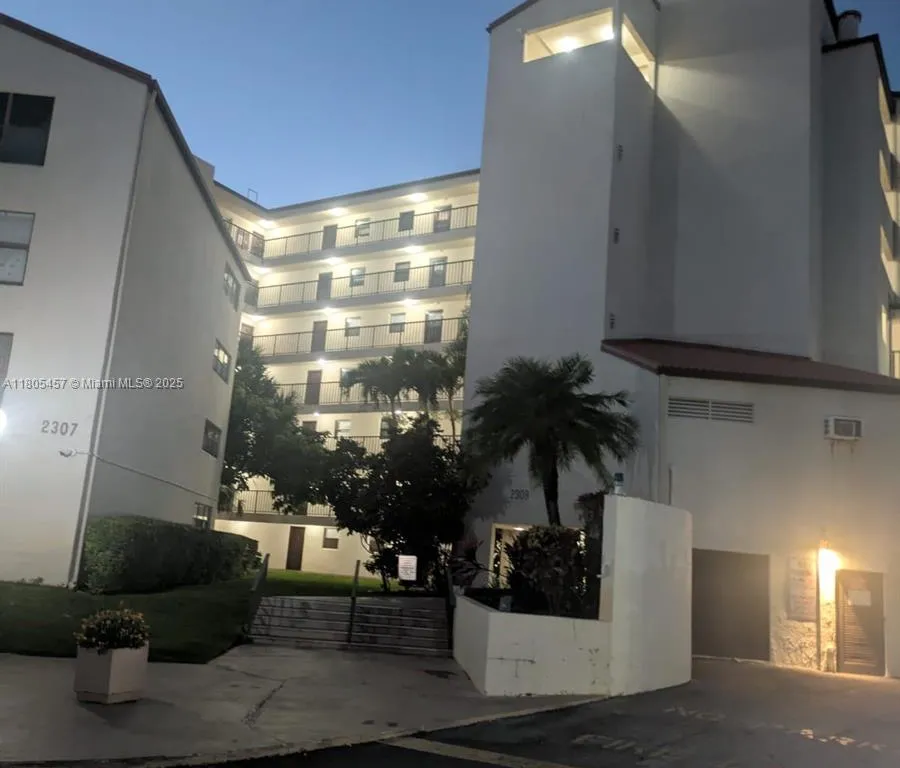 2309 S Cypress Bend Dr # 612C, Pompano Beach FL 33069