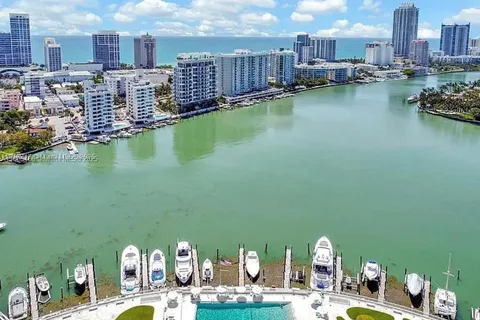 900 Bay Dr # 210, Miami Beach FL 33141