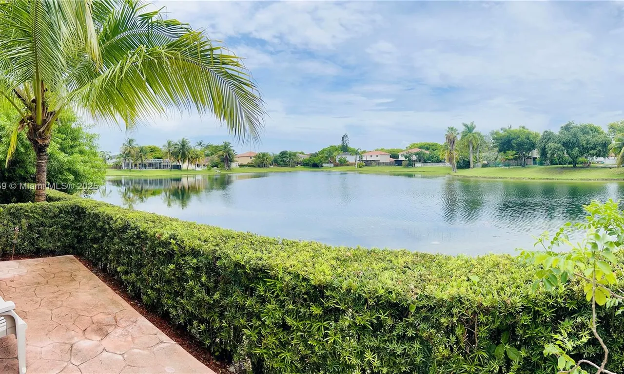 9029 SW 214th St, Cutler Bay FL 33189